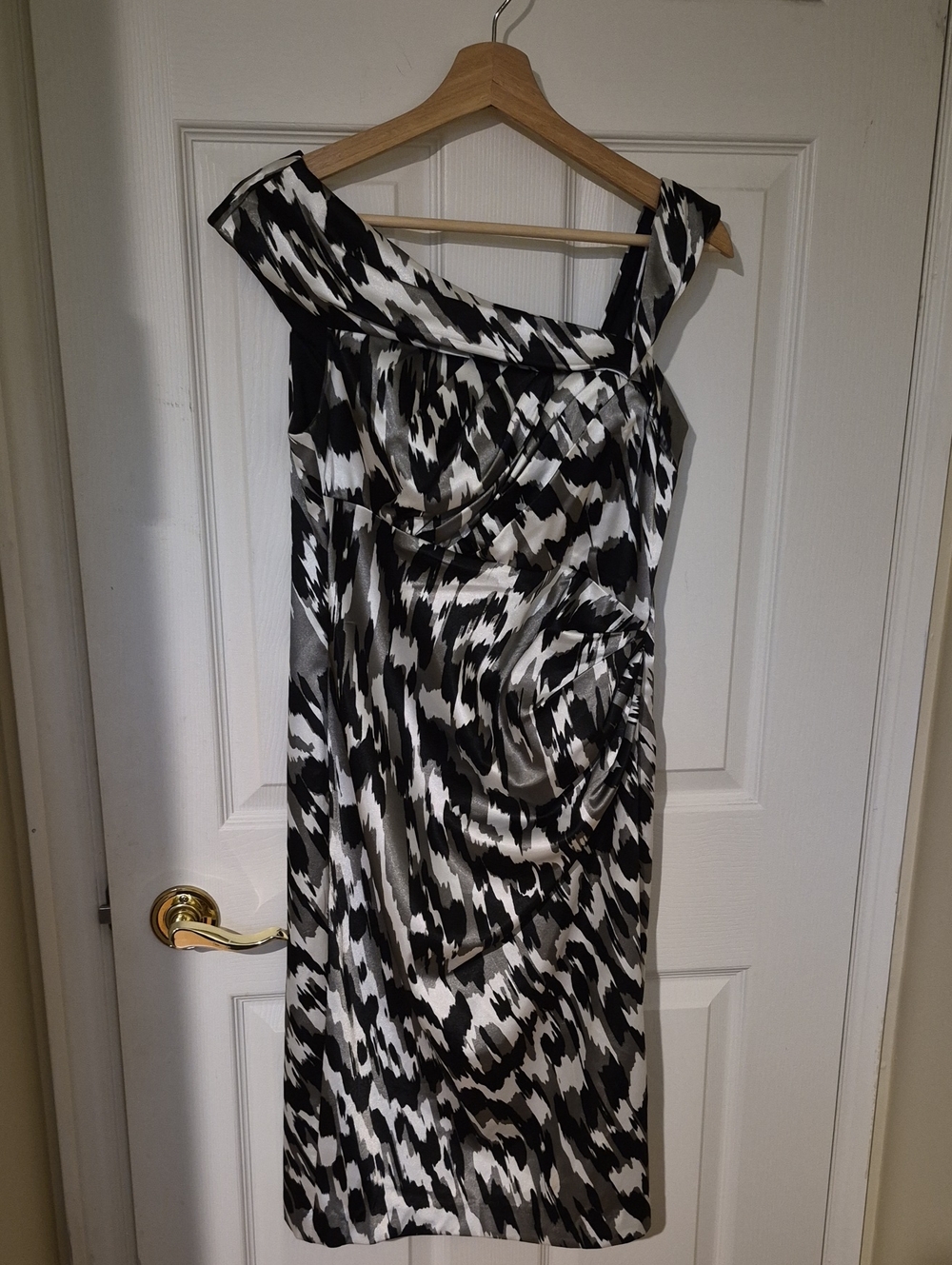 Maggy London Satin Abstract Ikat Knot Front Sheath Dress - 8